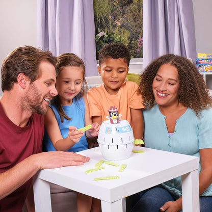 TOMY Pop Up Bluey – Lizenziertes Bluey-Spiel, basierend auf dem Klassiker Pop Up Pirate – Familienspiele für 2–4 Spieler – Lustige Spiele für Kinder und Erwachsene ab 4 Jahren