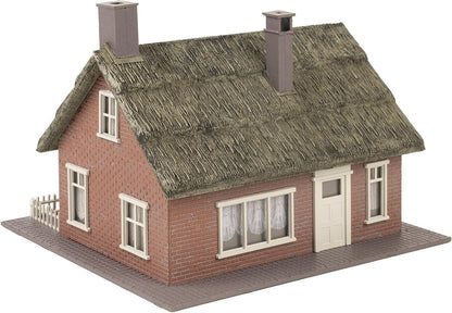 Faller - 1/87 Noord-duits Huis Met Rieten Dak (4/24) *