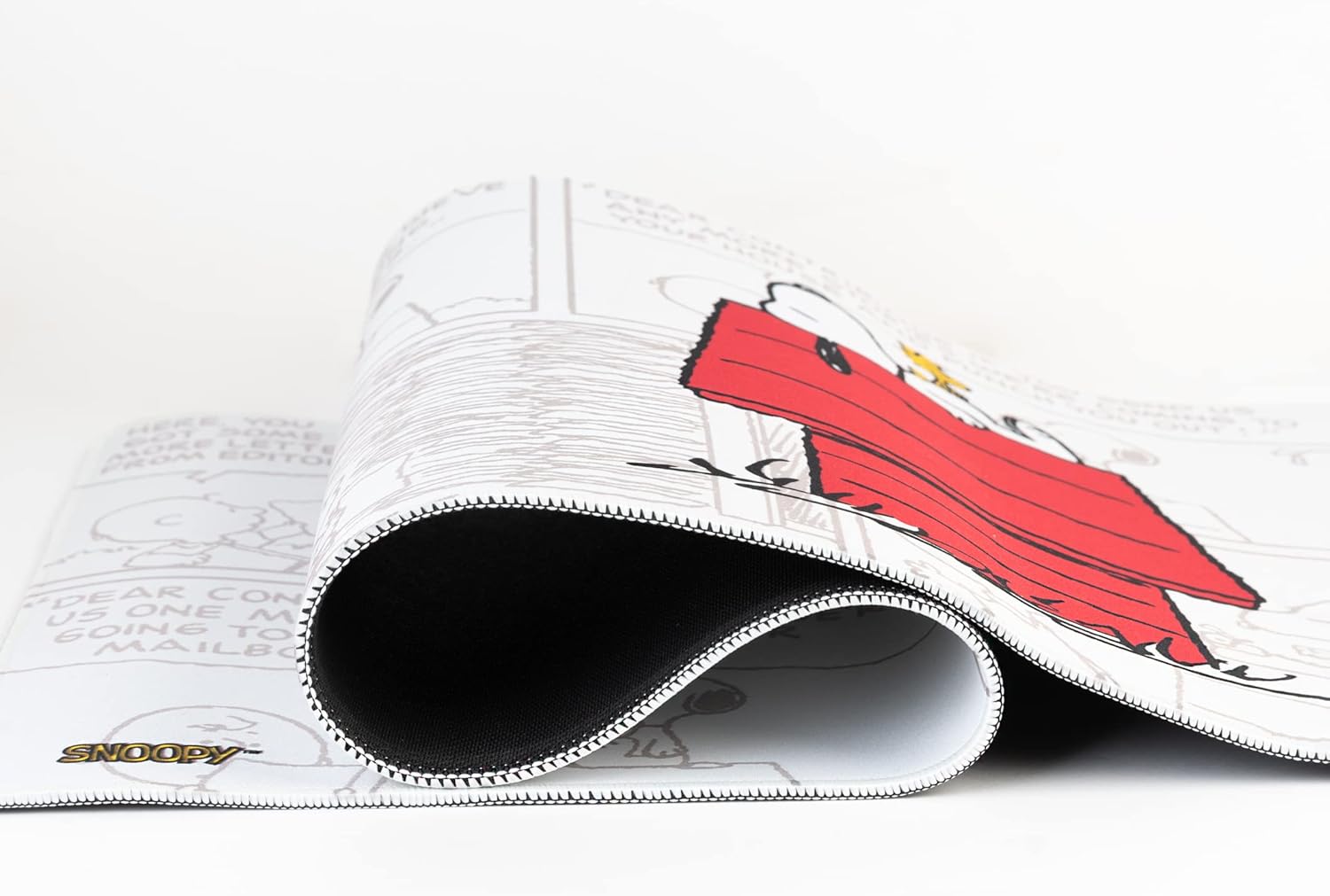 Grupo Erik Mauspad XXL Peanuts Snoopy Gaming Mousepad XXL rutschfest und Wasserabweisend Mauspad Groß - Mouse Pad XXL Gaming Schreibtischunterlage PC Zubehör Gaming