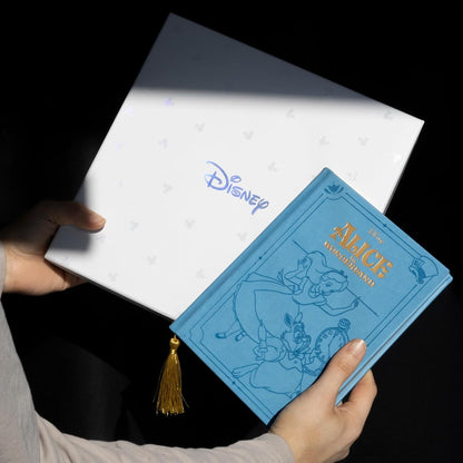 Grupo Erik Set Quaderno e Penna Alice nel Paese delle Meraviglie | Set Regalo Disney Quaderno A5 + Penna personalizzati, Copertina rigida, 400 pagine 100 g/m², Qualità Premium, Cancelleria Disney