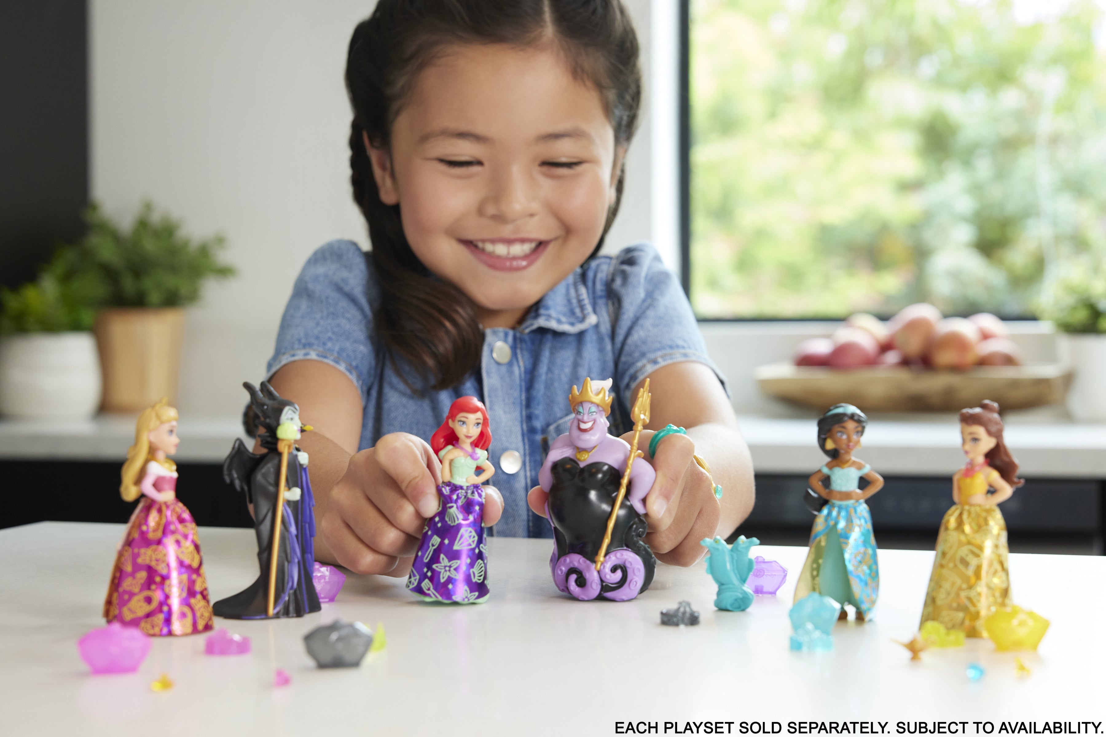 Disney Princess ROYAL COLOR REVEAL Small Doll