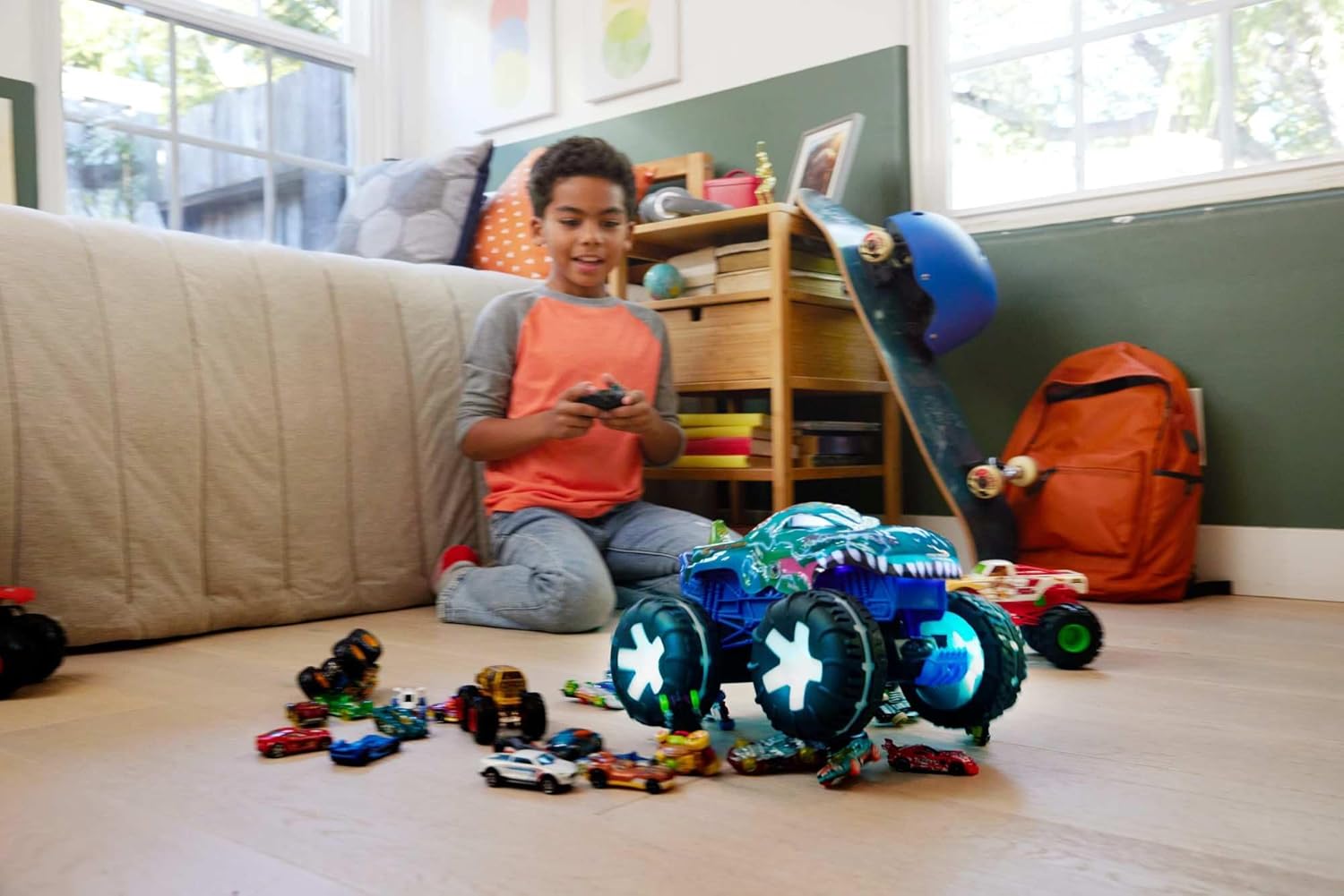 Hot Wheels Monster Trucks 1:15 Scale Mega-Wrex Alive Battery-Powered RC Vehicle with Lights & Sounds, JBD90