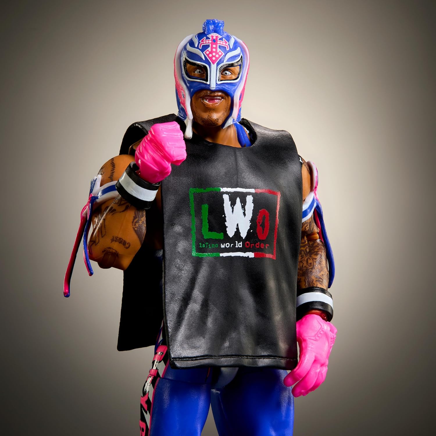 Mattel WWE Top Picks Elite Action Figure & Accessories Set, Rey Mysterio 6-inch Collectible with Swappable Hands, Ring Gear & 25 Articulation Points, HWX36