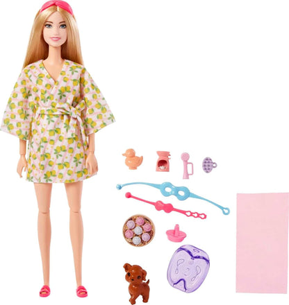 Barbie Bienestar SPA Muñeca articulada con Mascota y Accesorios de relajación, Juguete +3 años (Mattel HKT90
