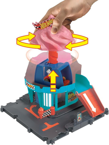Mattel Disney and Pixar Cars Playset with 2 Toy Cars, Lightning McQueen & Francesco Bernoulli, GRC Jumping Raceway Track Set with Kid-Powered Booster, HXJ32