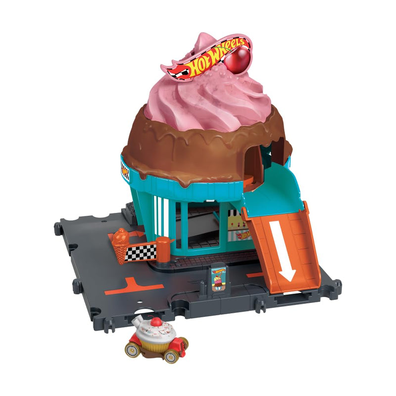 Mattel Disney and Pixar Cars Playset with 2 Toy Cars, Lightning McQueen & Francesco Bernoulli, GRC Jumping Raceway Track Set with Kid-Powered Booster, HXJ32