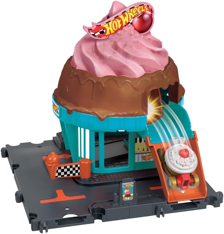 Mattel Disney and Pixar Cars Playset with 2 Toy Cars, Lightning McQueen & Francesco Bernoulli, GRC Jumping Raceway Track Set with Kid-Powered Booster, HXJ32