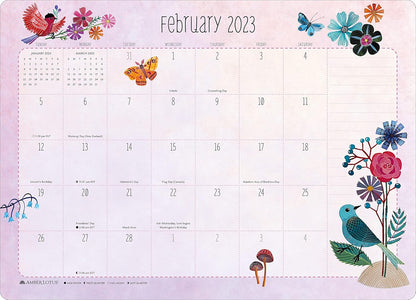 Geninne Zlatkis 2022-2023 Desk Pad Calendar