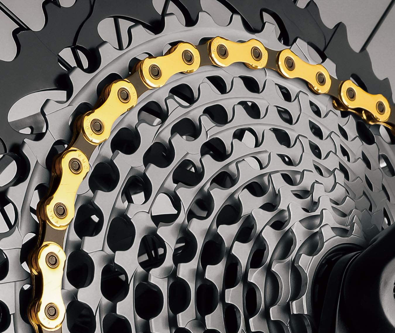 KMC X12 Ti-N Gold/Black Waxed 126L chain