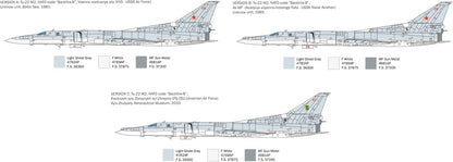 Italeri 1440 1:72 Tu-22M2 Backfire B - Modellbau, Bausatz, Standmodellbau, Basteln, Hobby, Kleben, Plastikbausatz, detailgetreu, Mehrfarbig