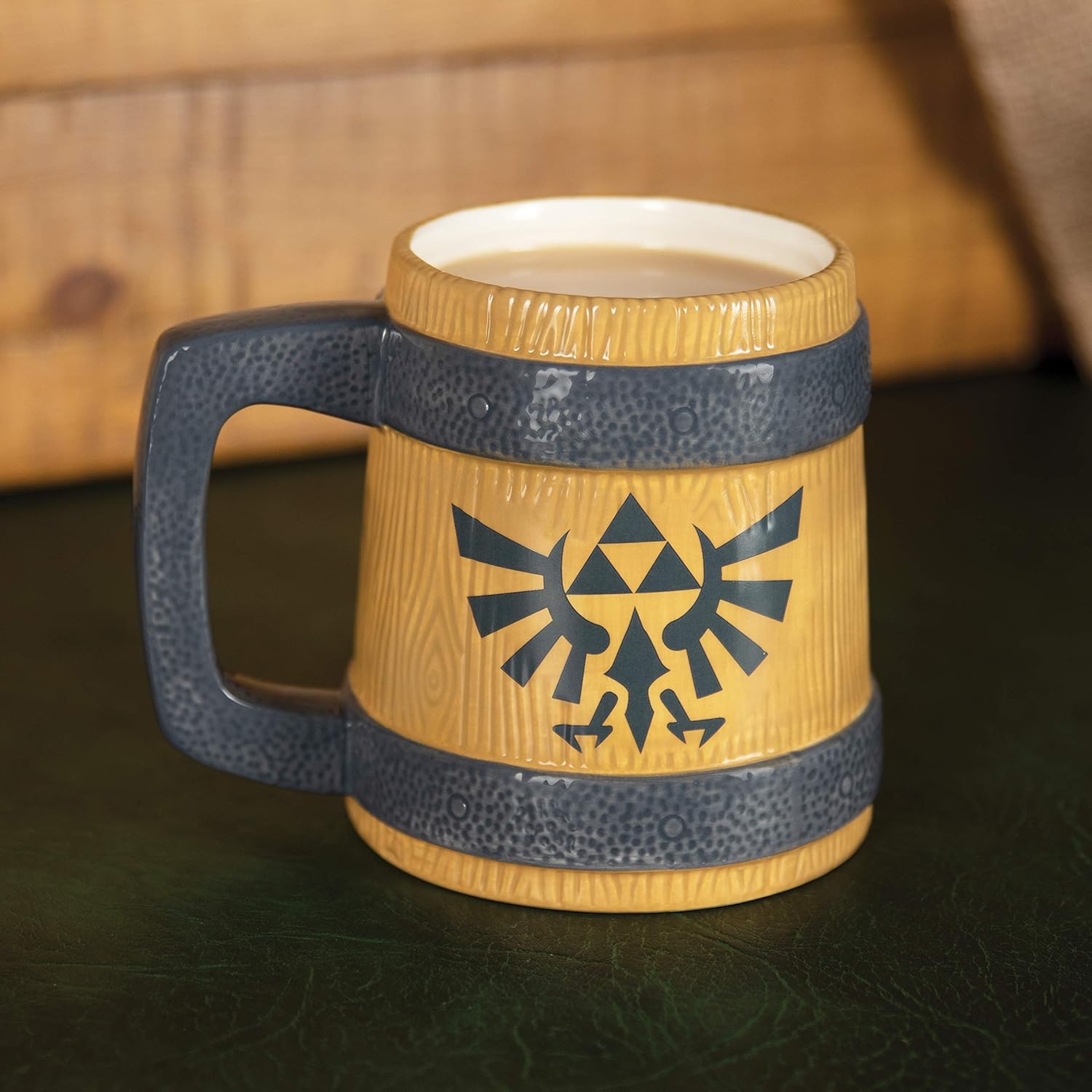Paladone Legend of Zelda Hyrule Crest Mug - 600ml Ceramic Tankard-Style Coffee Cup, Wooden Barrel Design, Perfect for Gamers and Collectors, Official Nintendo Product