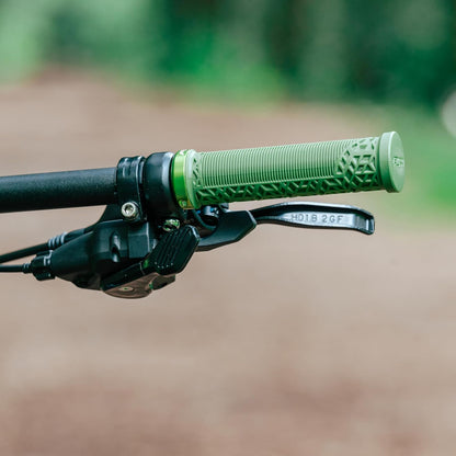 Funn Hilt JR Mountain Bike Handlebar Grips With Single Lock On Clamp, Bicycle Handlebar Locking Grips with 19 mm Inner Diameter, Short Bicycle Grips For Youth, Girls and Boys