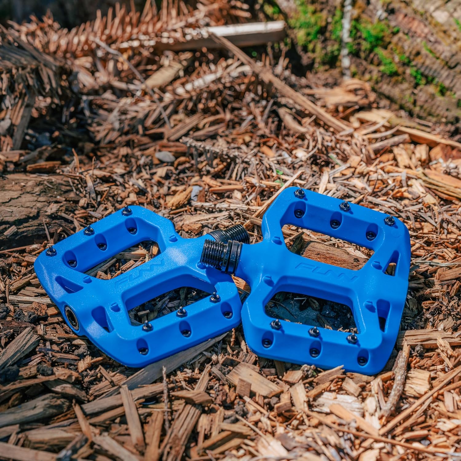 Funn Taipan S Glass Fiber Reinforced Thermoplastic Bike Pedals with 9/16-inch CrMo Axles and Shin-Friendly Pins for MTB/BMX/Urban/Gravel Riding