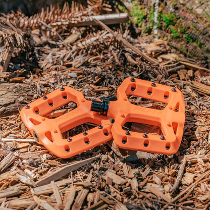 Funn Taipan S Glass Fiber Reinforced Thermoplastic Bike Pedals with 9/16-inch CrMo Axles and Shin-Friendly Pins for MTB/BMX/Urban/Gravel Riding