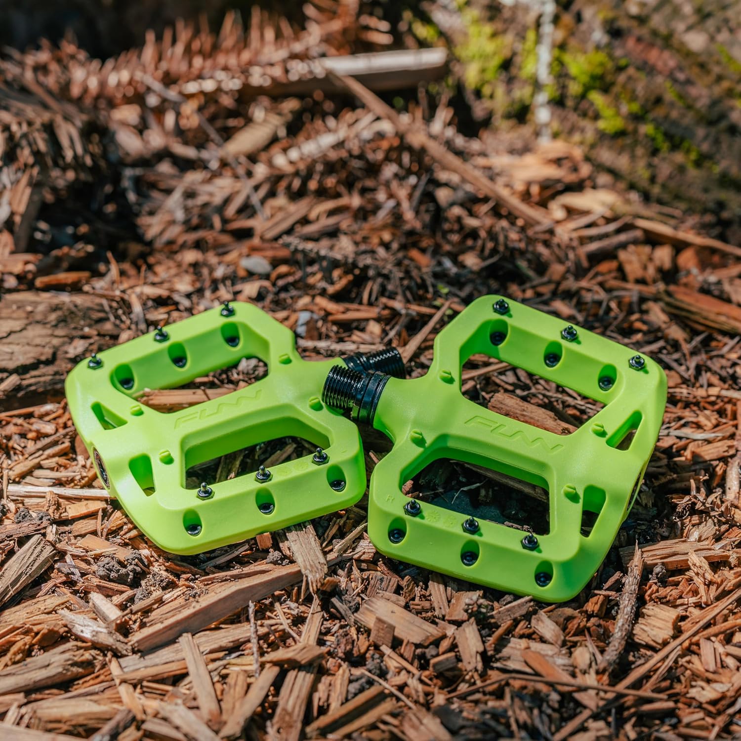Funn Taipan S Glass Fiber Reinforced Thermoplastic Bike Pedals with 9/16-inch CrMo Axles and Shin-Friendly Pins for MTB/BMX/Urban/Gravel Riding