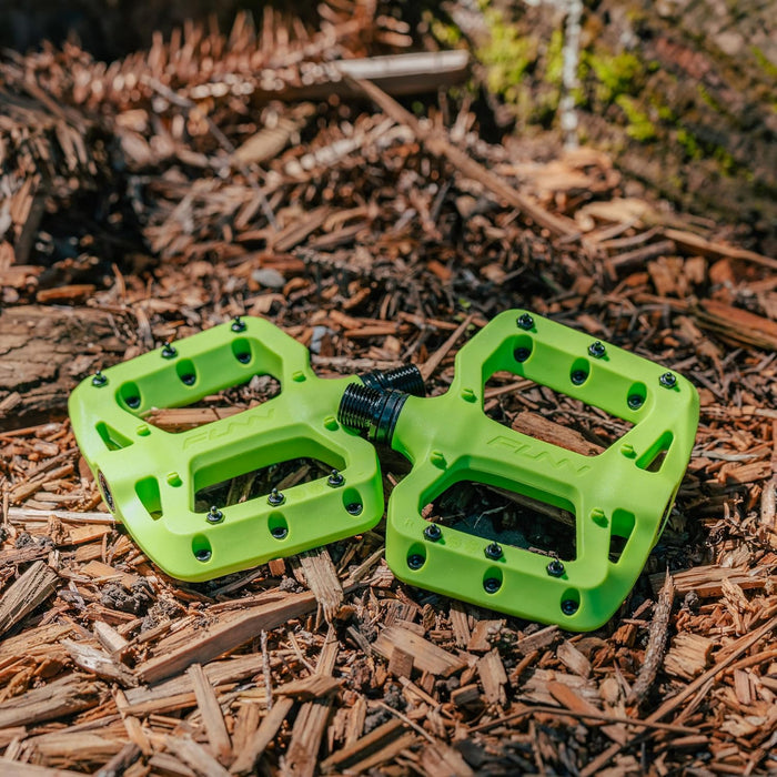 Funn Taipan S Glass Fiber Reinforced Thermoplastic Bike Pedals with 9/16-inch CrMo Axles and Shin-Friendly Pins for MTB/BMX/Urban/Gravel Riding