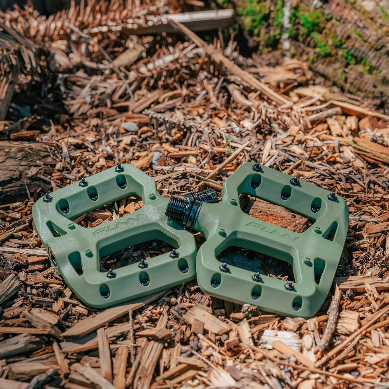 Funn Taipan S Glass Fiber Reinforced Thermoplastic Bike Pedals with 9/16-inch CrMo Axles and Shin-Friendly Pins for MTB/BMX/Urban/Gravel Riding