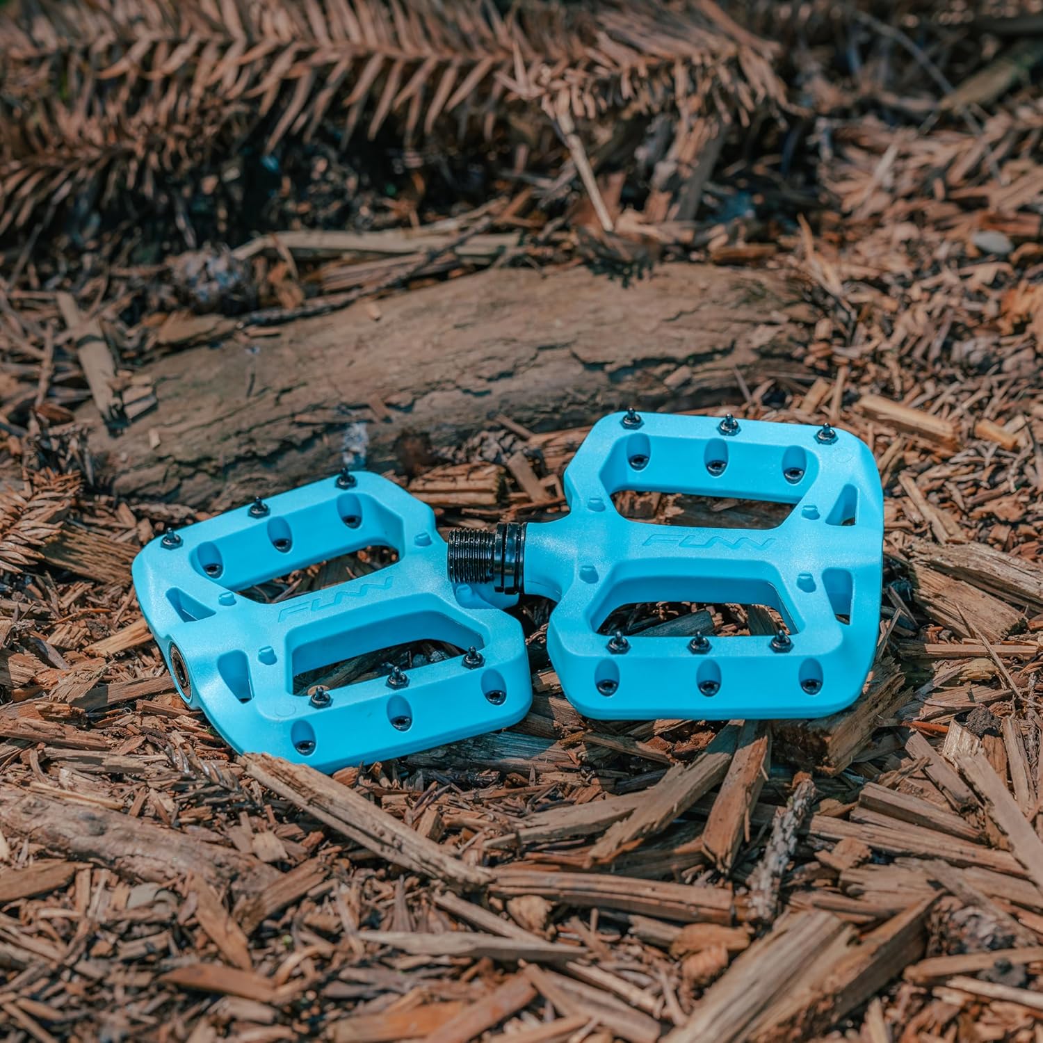 Funn Taipan S Glass Fiber Reinforced Thermoplastic Bike Pedals with 9/16-inch CrMo Axles and Shin-Friendly Pins for MTB/BMX/Urban/Gravel Riding