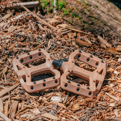 Funn Taipan S Glass Fiber Reinforced Thermoplastic Bike Pedals with 9/16-inch CrMo Axles and Shin-Friendly Pins for MTB/BMX/Urban/Gravel Riding