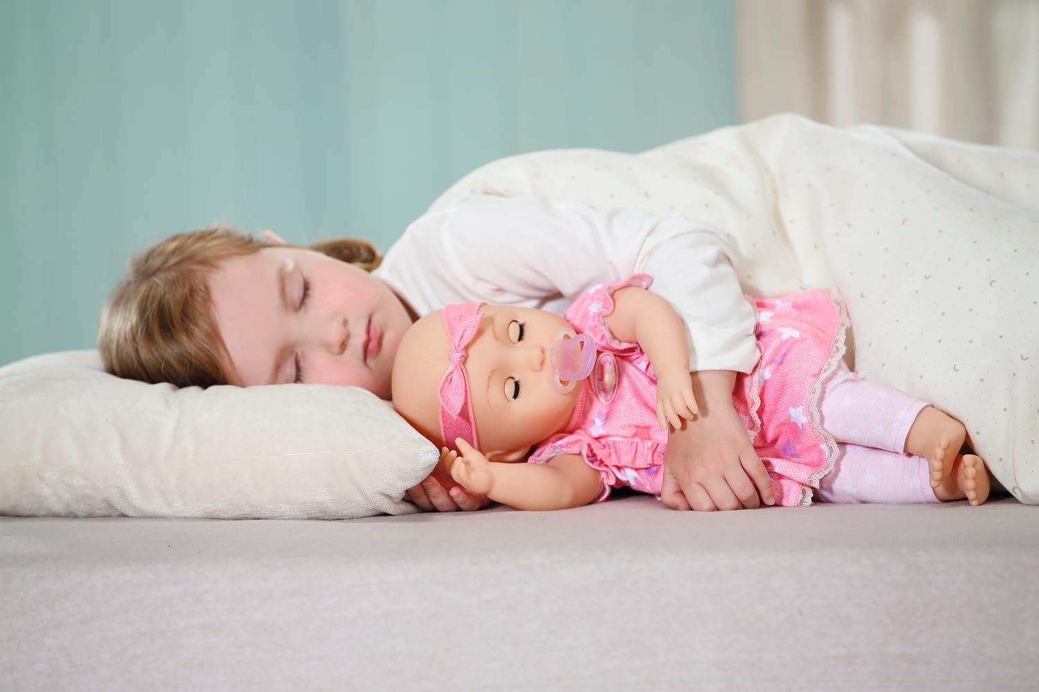 Baby Annabell - Mia 43 cm - voor peuters vanaf 2 jaar - Bevordert empathie en sociale vaardigheden - Bevat pop, kleding en accessoires