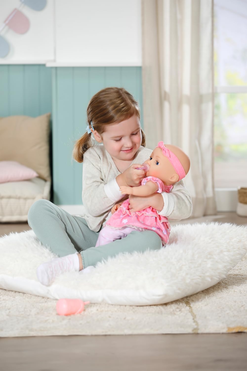 Baby Annabell - Mia 43 cm - voor peuters vanaf 2 jaar - Bevordert empathie en sociale vaardigheden - Bevat pop, kleding en accessoires