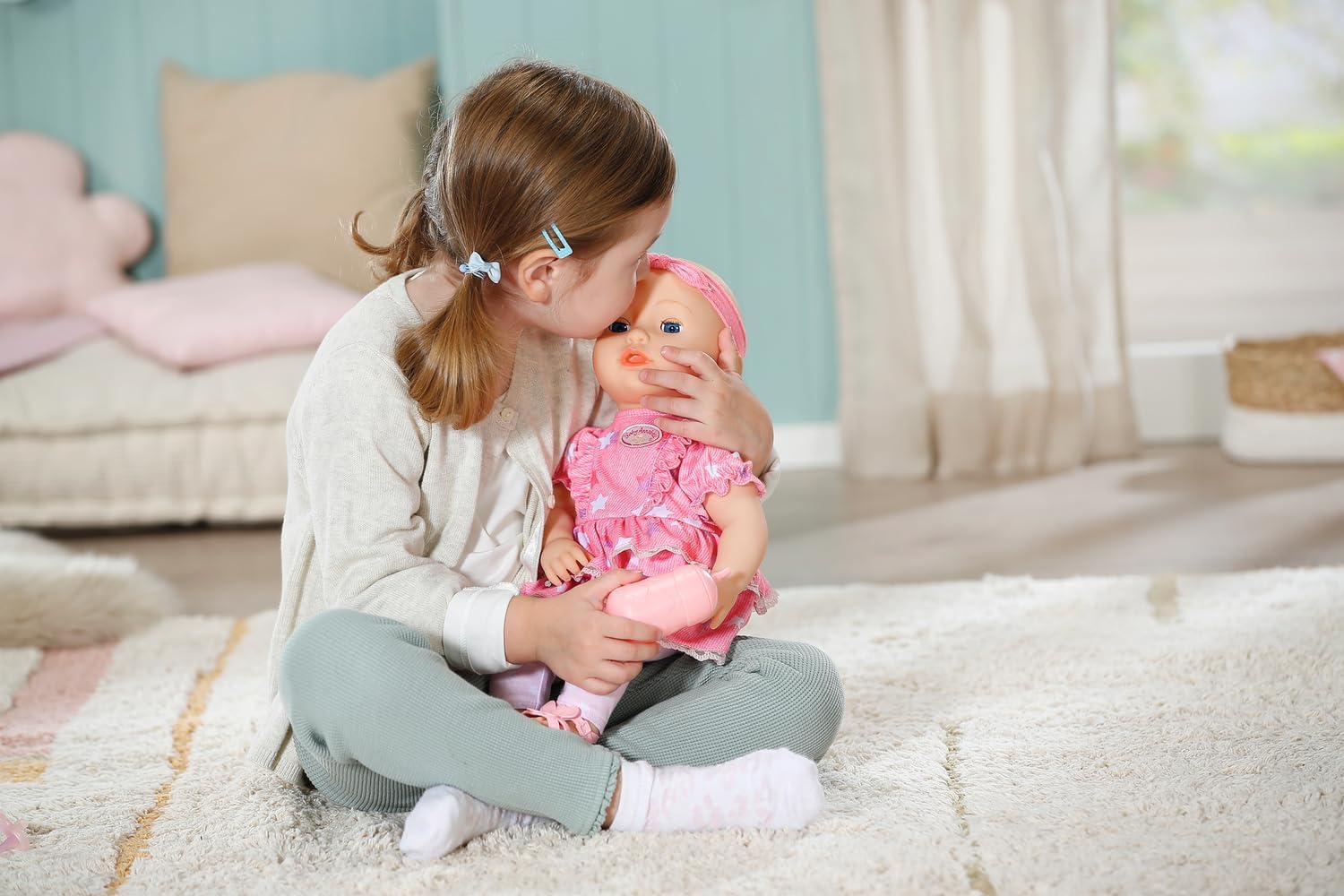 Baby Annabell - Mia 43 cm - voor peuters vanaf 2 jaar - Bevordert empathie en sociale vaardigheden - Bevat pop, kleding en accessoires