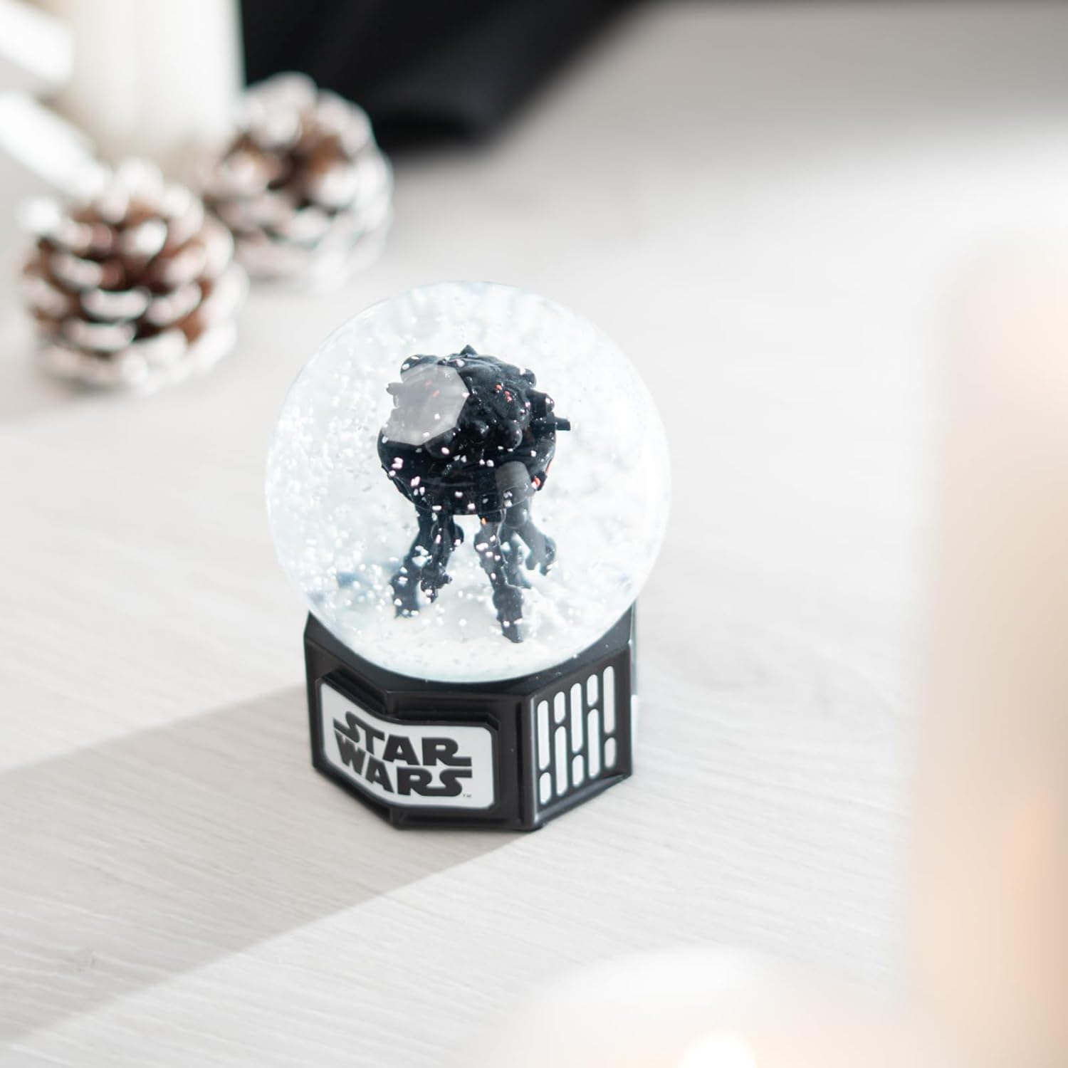 Palla di vetro con Neve di Star Wars | Palla di Neve Star Wars, 8 x 10 cm, Sfera di cristallo con neve, Globo di Neve Natalizio, Palla di Neve divertente, Star Wars Gadget