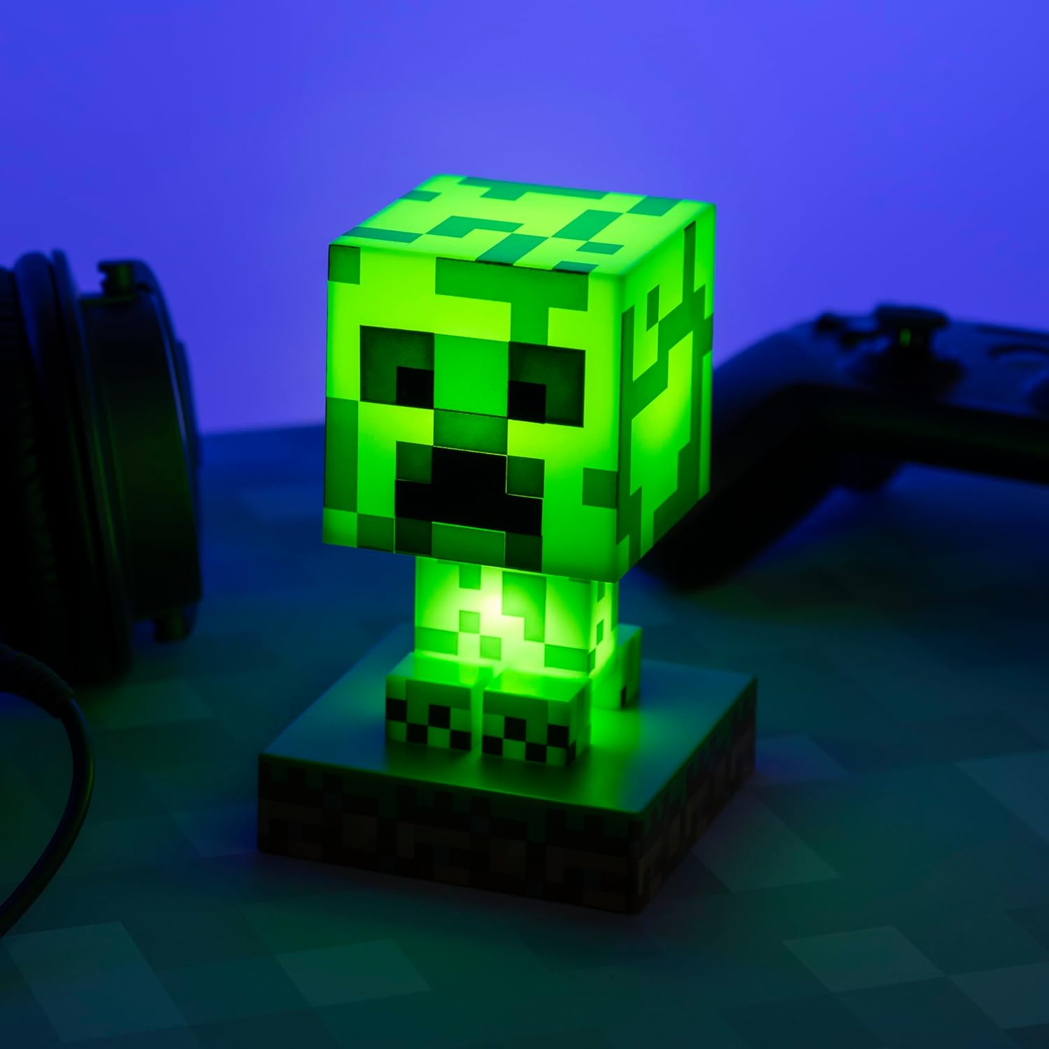 Paladone Minecraft Creeper Light, Lamp, & Night Light - 12 cm Tall - Battery Powered - Gaming Room & Bedroom Decor for Minecraft Gamers, Green