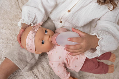 Little Dutch Lily 4581 babypop 6-delige set (poppenkleding, fopspeen en drinkfles) blauwe ogen en zacht lichaam - 36 cm - vanaf 18 maanden