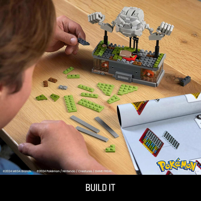MEGA Pokémon Mini figura de Geodude con movimiento, Set de bloques de construcción que se mueven al apretar un botón, 355 piezas, juguete de colección para adultos y fans +13 años, HWR79