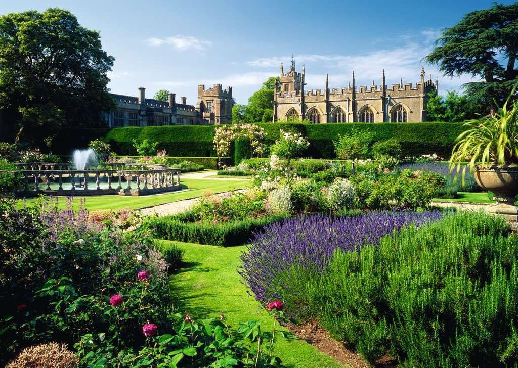 Ravensburger Puzzle 12000848 - Beautiful Gardens, Queen's Garden, Sudeley Castle, England - 1000 Teile Puzzle für Erwachsene und Kinder ab 14 Jahren, Puzzle mit Garten und Pflanzen Motiv