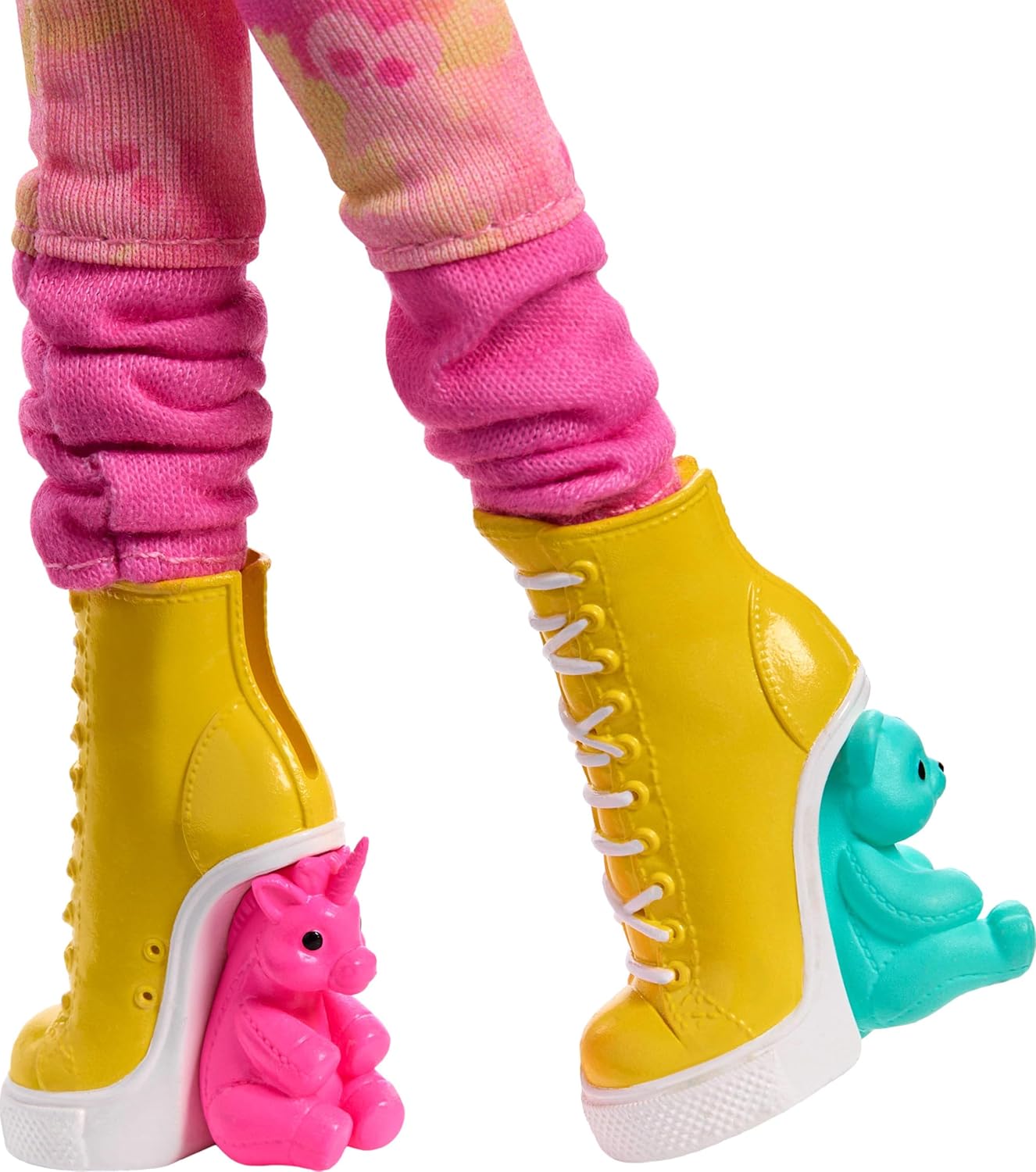 Monster High Wednesday Doll and Accessories, Enid Sinclair Collectible in Pink Fashion with Beret and Backpack, Doll Stand, HXJ05