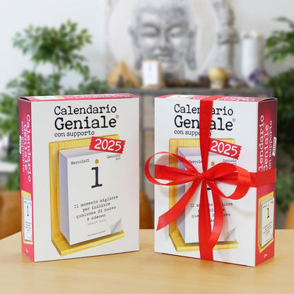 Calendario Geniale 2025. The Original. The First with Digital Bonus. Support Natural Organic Fir Wood. Gift Idea. Read a Phrase and Philosophical Thought. Calendar with Box