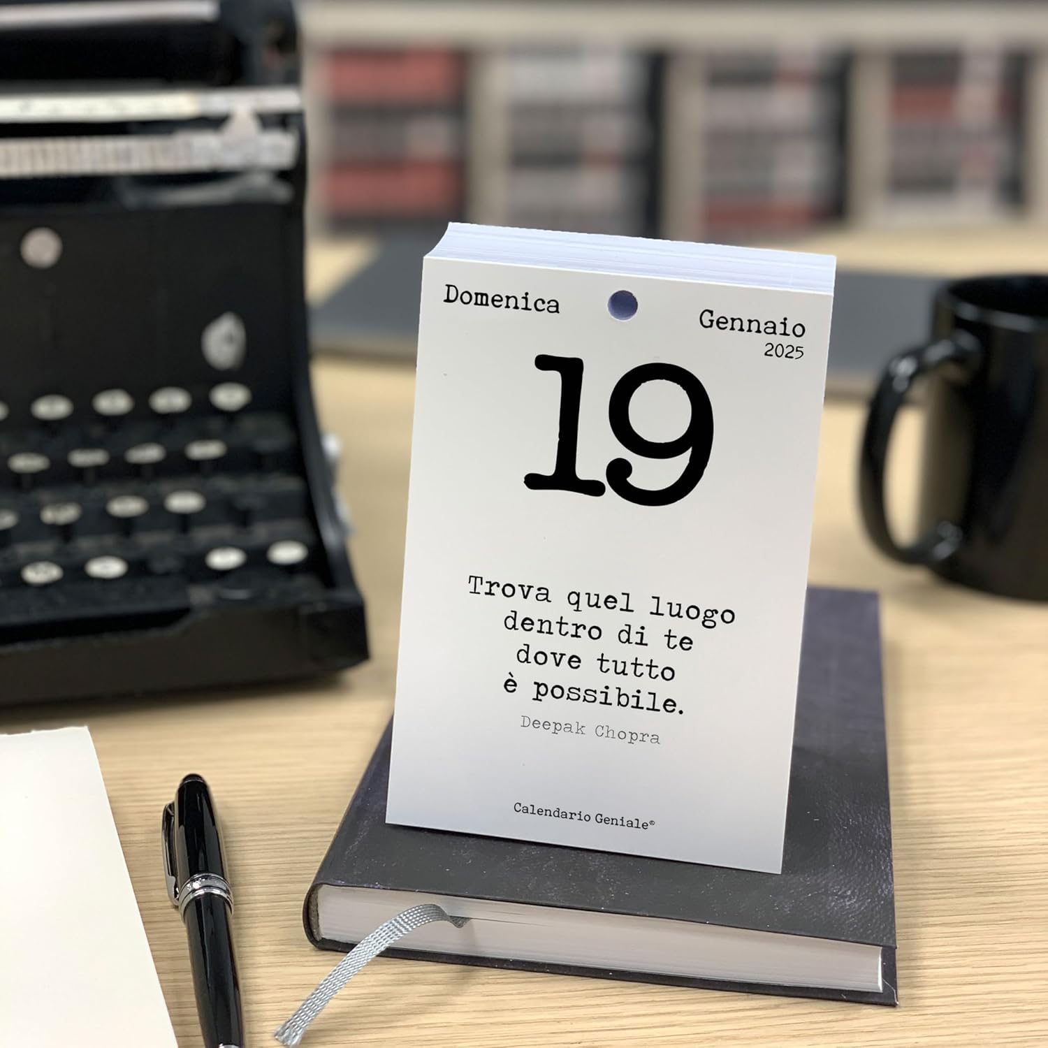 Calendario Geniale 2025 The First and the Original. Philosophical Gift Idea. Organic Table Calendar with Gift Box. Daily Philosophical Phrases. Digital Bonus. Insert 10 x 14 cm