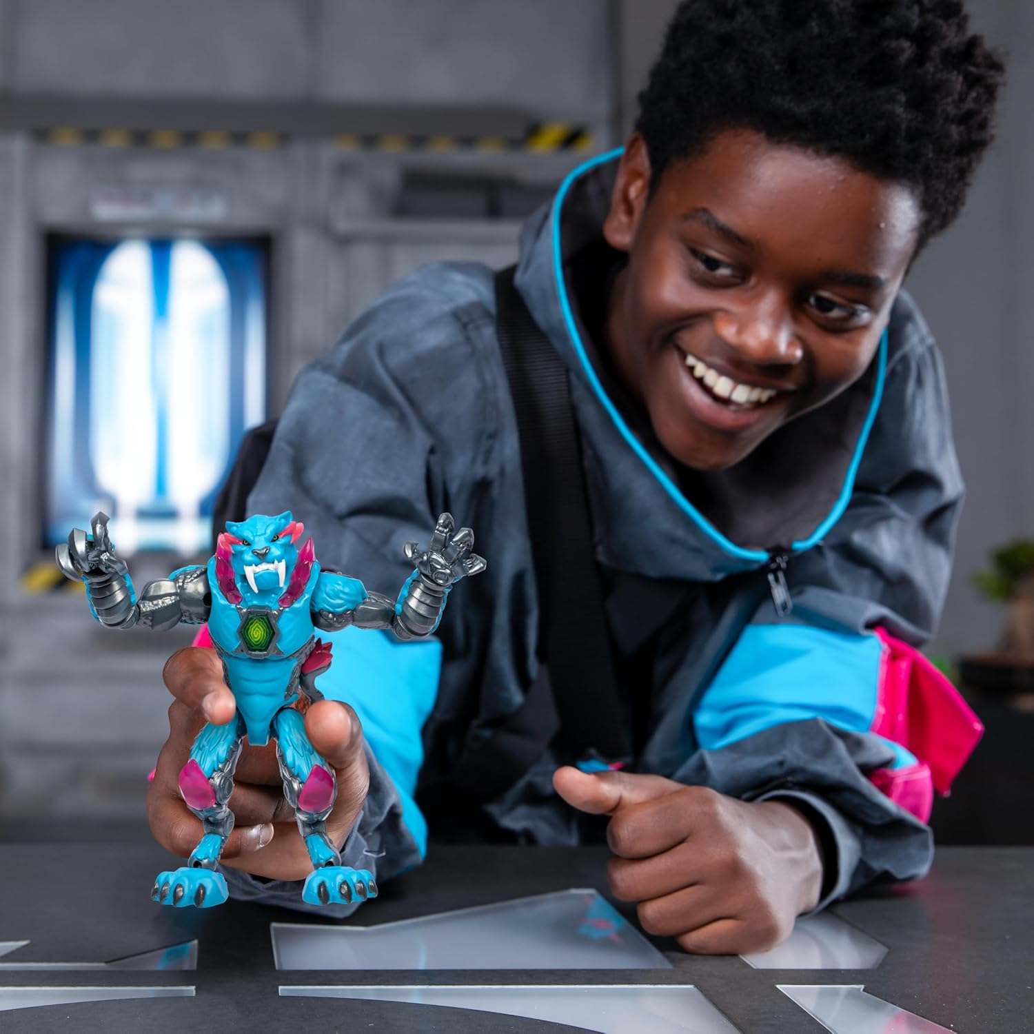 MRBEAST LAB Mutators; Mutiere das ultimative Monster. Experimentiere und erschaffe die Iconic Panther-Actionfigur von MrBeast. 3 zum Sammeln, Iconic Panther, Stealth Panther
