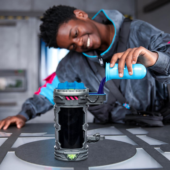 MrBeast Lab Mutators; Mutiere das ultimative Biest. Experimentiere und erschaffe die Stealth Panther-Actionfigur von MrBeast. 3 zum Sammeln, Iconic Panther, Stealth Panther