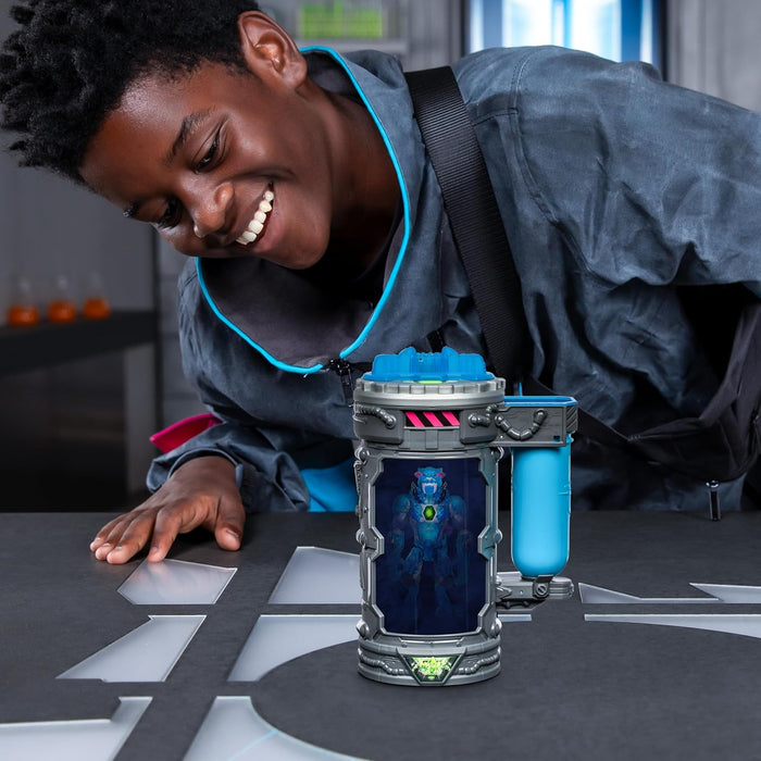 MrBeast Lab Mutators; Mutiere das ultimative Biest. Experimentiere und erschaffe die Stealth Panther-Actionfigur von MrBeast. 3 zum Sammeln, Iconic Panther, Stealth Panther