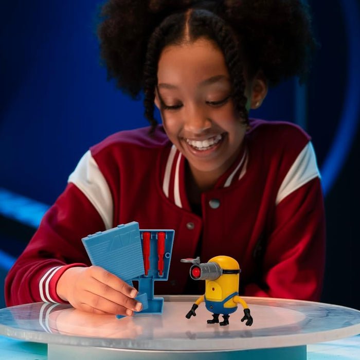 Despicable Me 4 Launch & Blast Mega Minion Mel Action Figure | Push Down on Mel's Head to Fire His Blaster | Verzamel alle 5 | Alles met Een Verschillende Speelfuncties en Accessoires