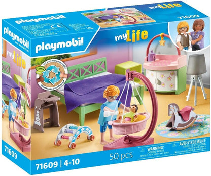 PLAYMOBIL MyLife 71609 Schlafzimmer mit Babyspielecke, und Zwei Figuren, zu über 80 % aus recycelten und biobasierten Materialien, detailreiches Spielzeug für Kinder ab 4 Jahren
