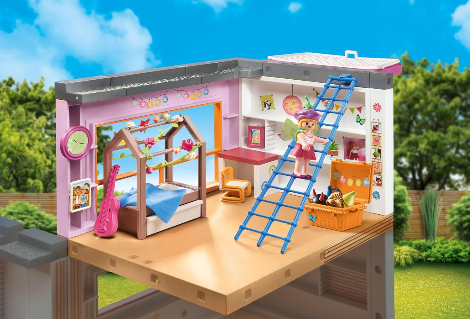 PLAYMOBIL myLife 71610 Habitación de los niños, Incluye una Figura, Hechos de más del 80% de Materiales reciclados y de Base biológica, Juguetes para niños y niñas a Partir de 4 años