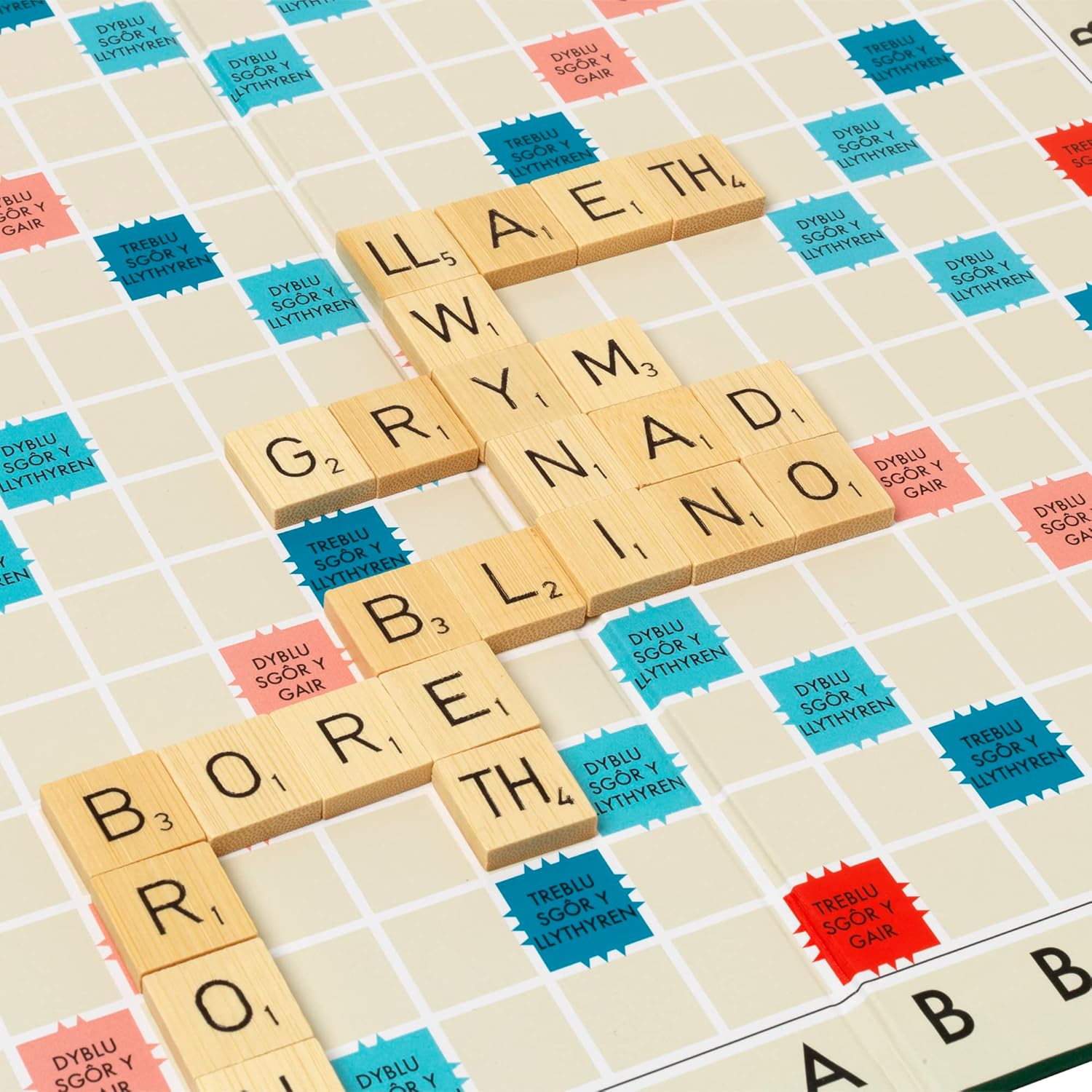 Ideal | Scrabble Classic: a reproduction of the original 1950's design with wooden tiles - Welsh Edition | Classic Games | For 2-4 Players | Ages 10+
