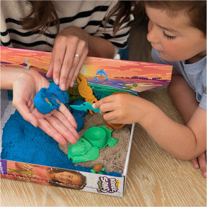 Kinetic Sand, Project Planet Turtle Beach with 396g Play Sand, Tools & Moulds, Sustainably Minded Materials, Sensory Toys for Kids Aged 3+