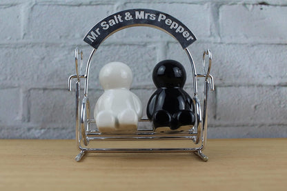 Winkee - Mr Salt & Mrs Pepper Shakers - Salt And Pepper Dispenser