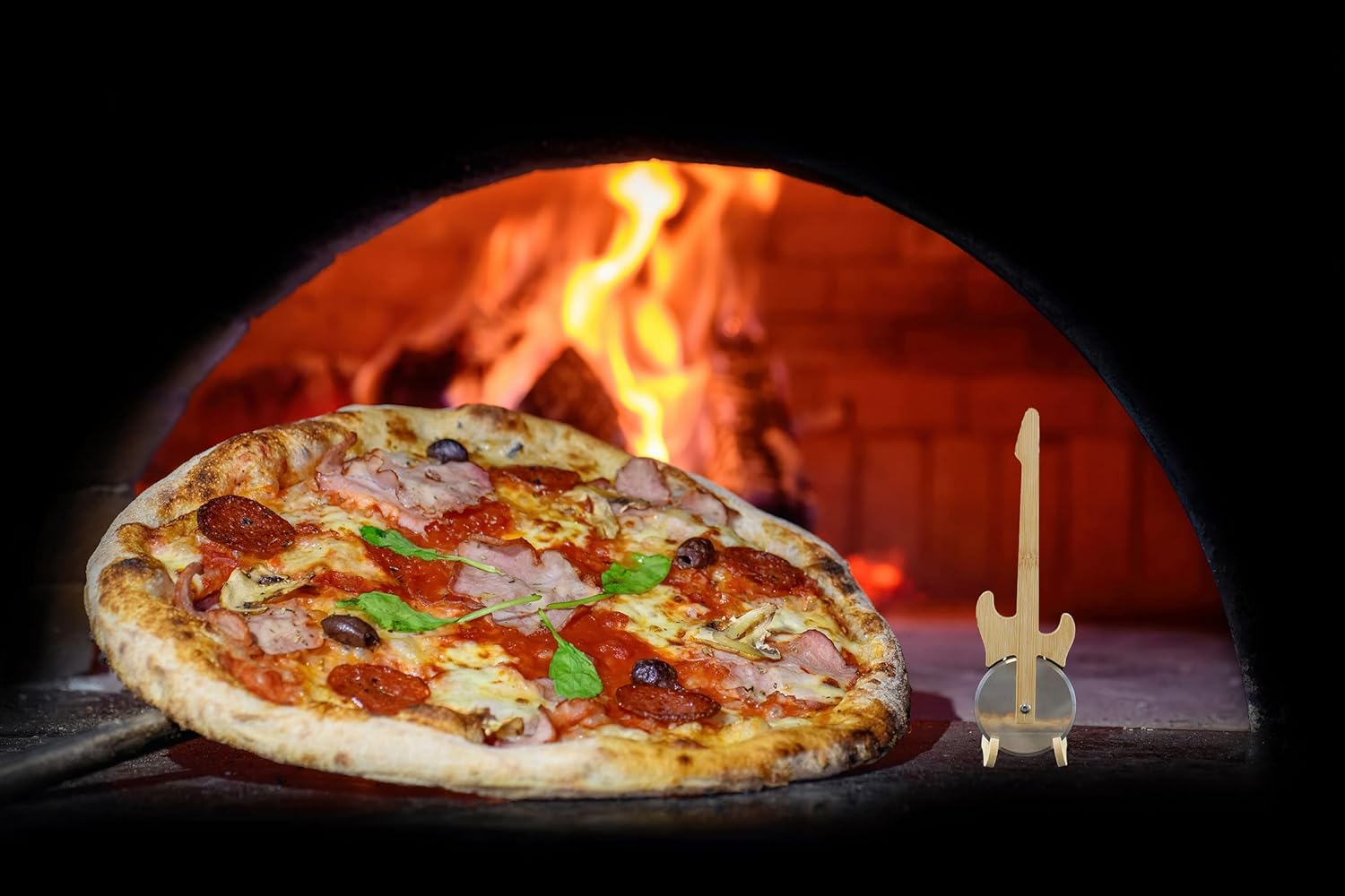 Winkee - Pizza Cutter - Guitar Pizza Cutter With Stand