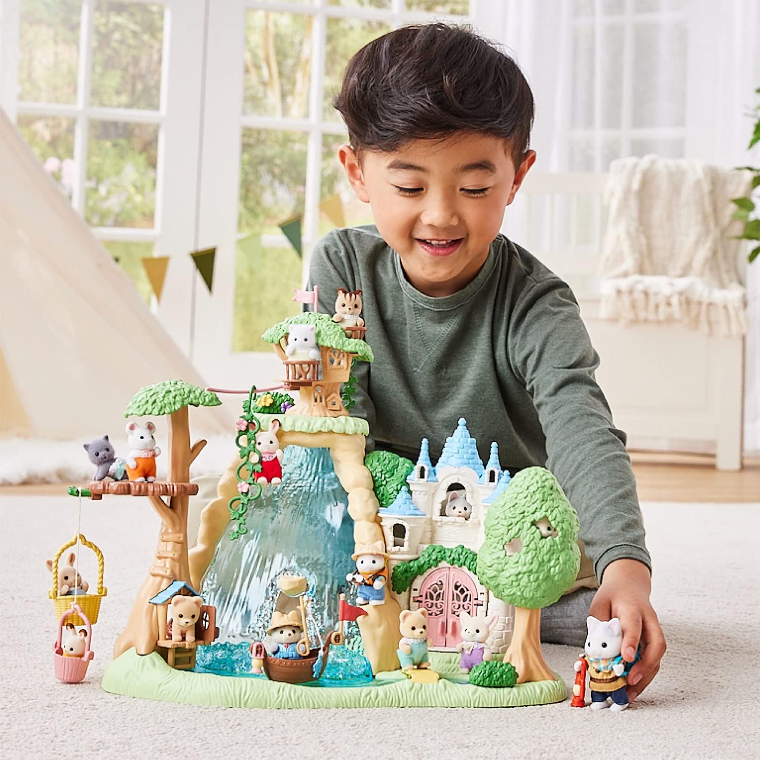 Sylvanian Families - 5763 Abenteuer Entdecker Set mit Zwei Figuren, Milchkatzen Vater und Junge, Tierfigur, detailreiches Spielzeug für Kinder ab 3 Jahren