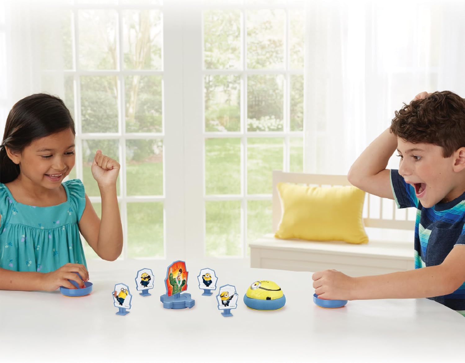 EPOCH Games - 7519 Minions Hover Strike Battle - Party Game Actionspiel