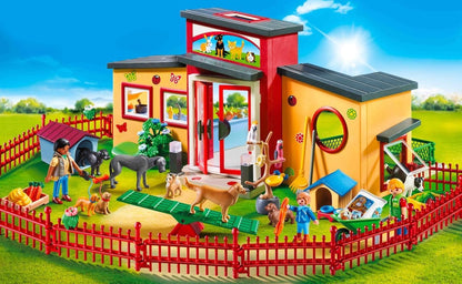 PLAYMOBIL MyLife 71599 Dierenpension, groot gastenverblijf met 10 dieren, geweldige verzorgingsaccessoires en schattige decoratiestickers, gedetailleerd speelgoed voor kinderen vanaf 4 jaar