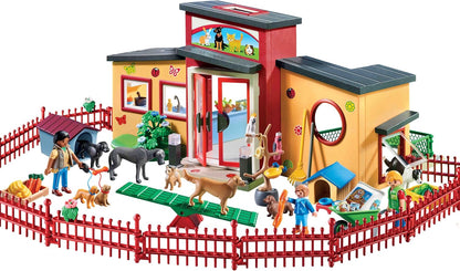 PLAYMOBIL MyLife 71599 Dierenpension, groot gastenverblijf met 10 dieren, geweldige verzorgingsaccessoires en schattige decoratiestickers, gedetailleerd speelgoed voor kinderen vanaf 4 jaar