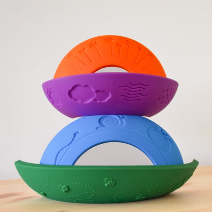 Jellystone Designs, Gioco Impilabile Over The Rainbow, Gioco Sensoriale per Bambini da 9 Mesi di età, Aiuta Lo Sviluppo Sensoriale e Cognitivo, in Silicone Alimentare, Arcobaleno, 8,9x17,5x5 cm