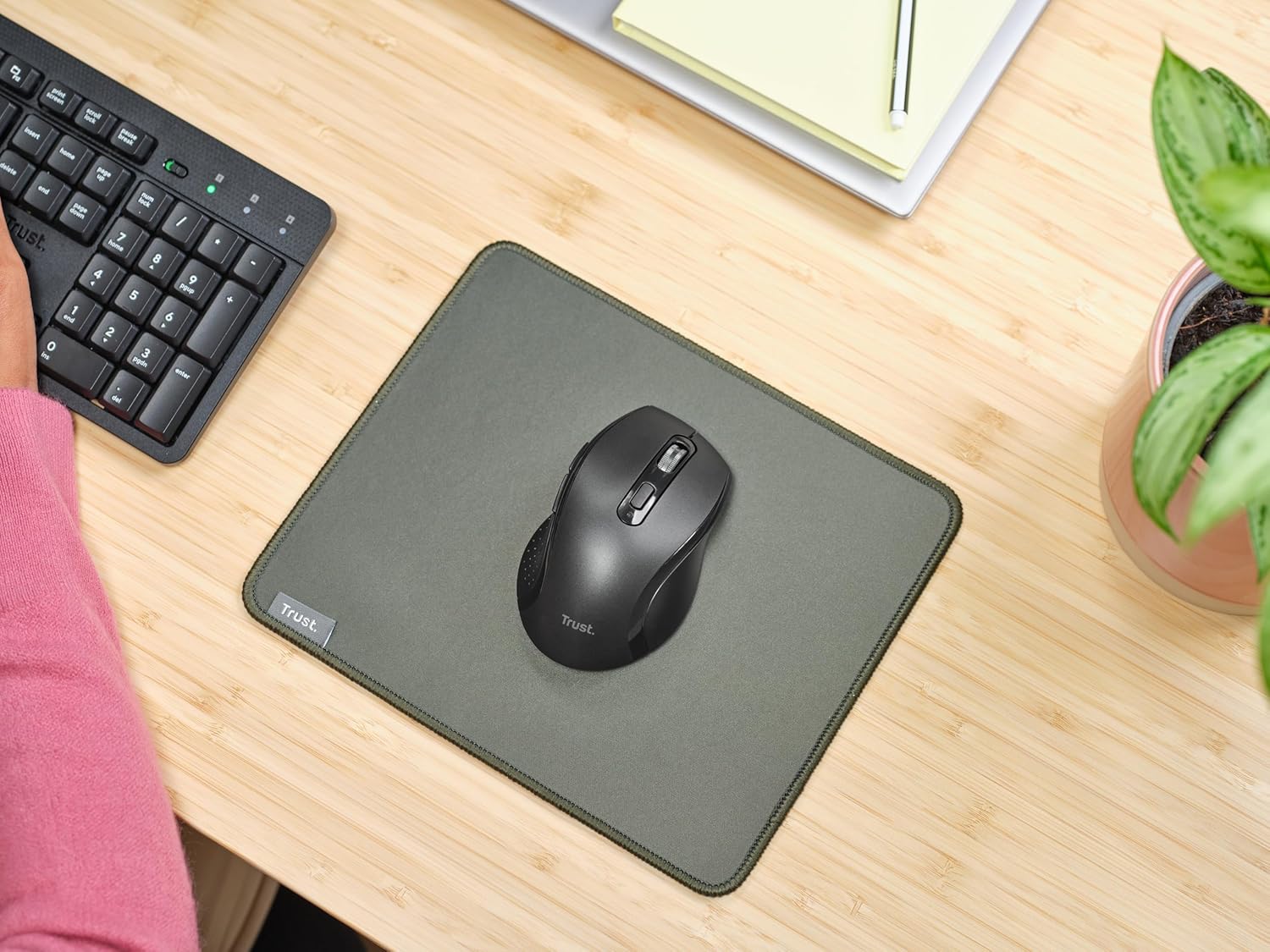 Trust Sura Wireless Mouse for Laptop/PC, Adjustable DPI (800-1200), 6 Buttons, 10m Range, Optical Sensor, USB Micro Receiver, Computer Mouse for Right-Handed Users, Windows Dell Macbook, Black